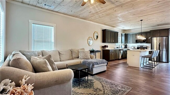 Building Photo - 374 Prince Dr