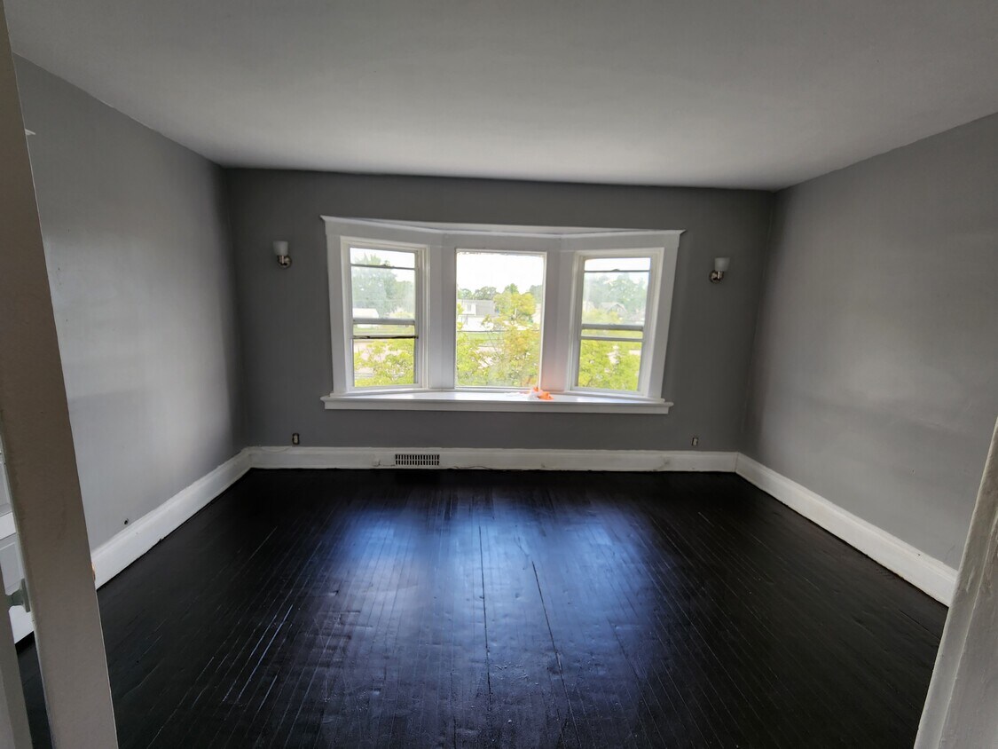 Main Bedroom - 711 Vance St