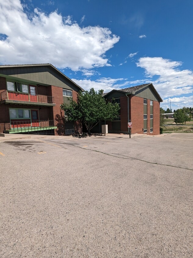 Sherman Hill Apts - 875 N 15th St