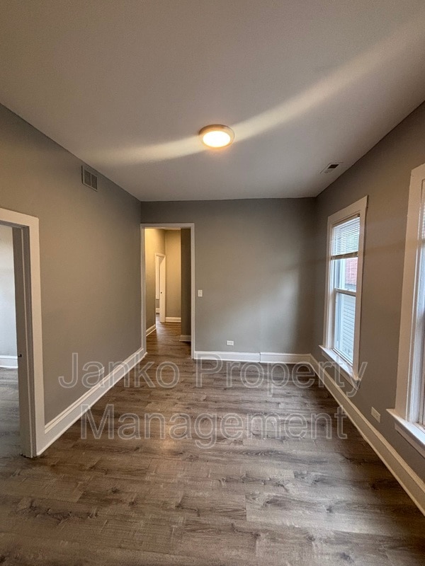 Foto del edificio - 1355 E 76th St