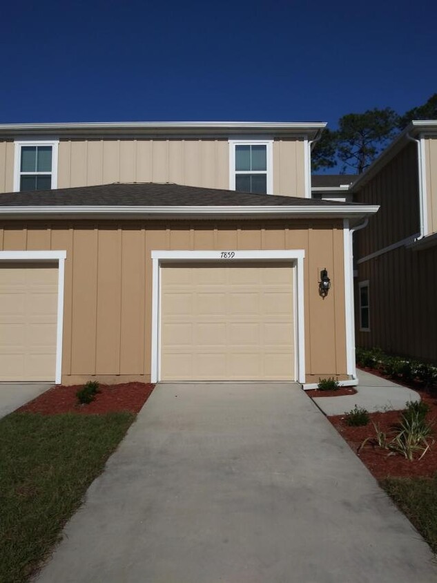 Foto principal - 3 bedroom in Jacksonville FL 32256