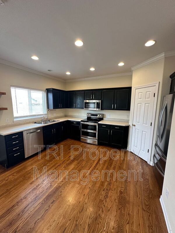 Foto del edificio - 122 Whitney Ct