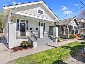 Building Photo - 325 N Bernadotte St