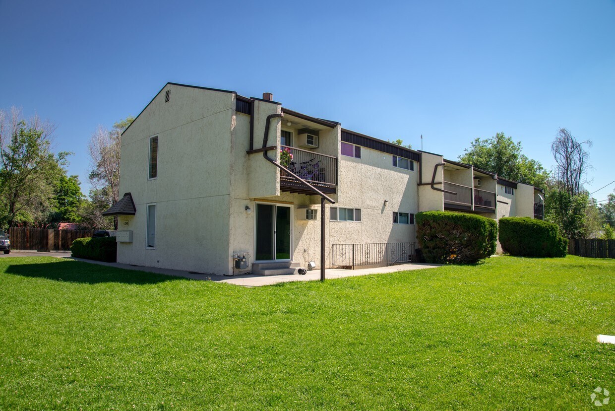 Building Photo - Elk Mountain Apartments