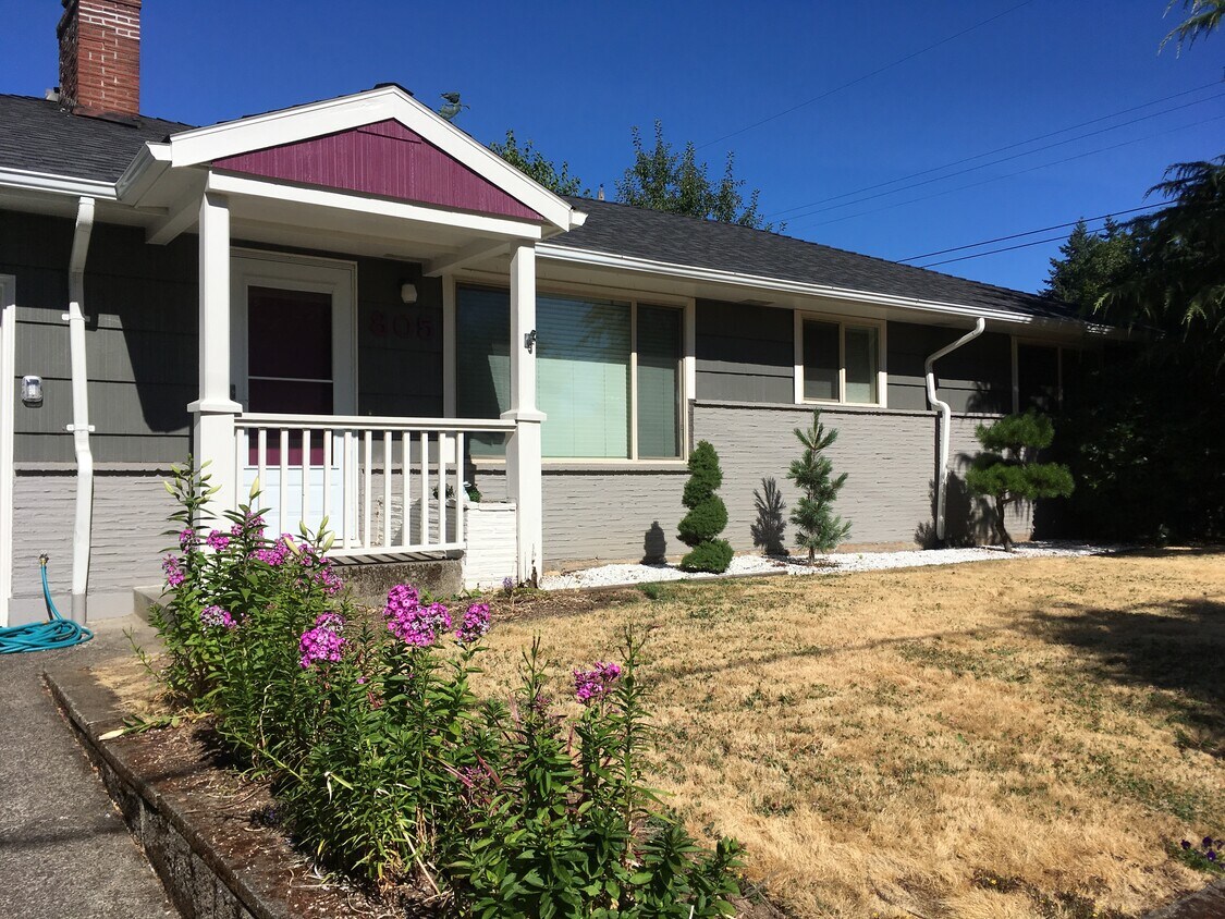 Front of House - 805 SE 69th Ave