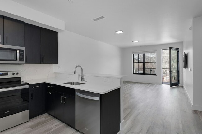 Building Photo - 400 Clement St