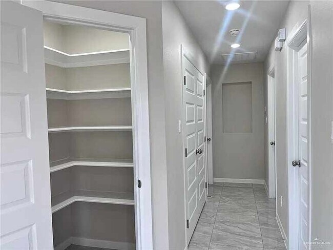 Foto del edificio - 2 Bedroom Duplex in Mission