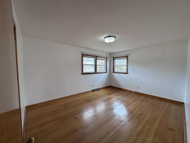 Building Photo - 638 Oakland Dr