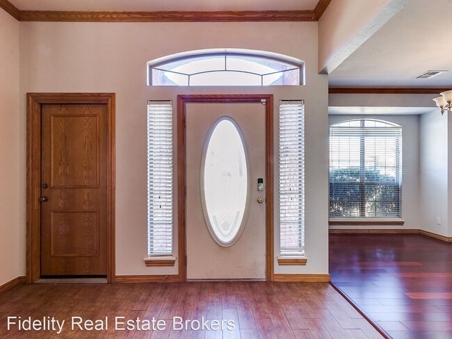 Building Photo - 4 br, 2.5 bath House - 2624 Brenton Drive