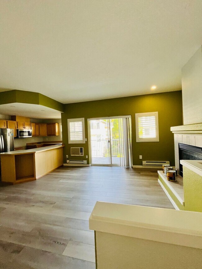 Foto del edificio - Great Condo with Garage