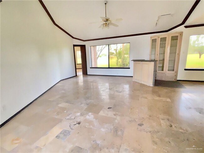 Building Photo - 613 Melanie Dr