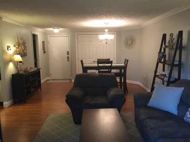 Living/dining - 55 River Rd