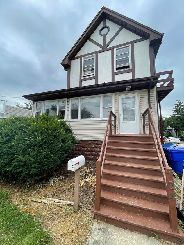 104 W Illinois St Unit 1, Wheaton, IL 60187 Condo for Rent in Wheaton