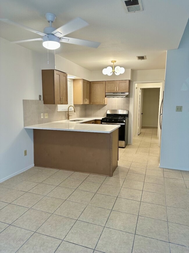Kitchen - 1302 Thornridge Rd