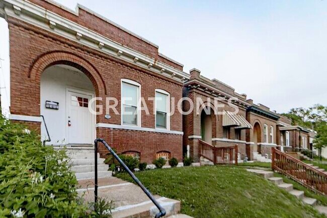 Building Photo - 3343 Delor St