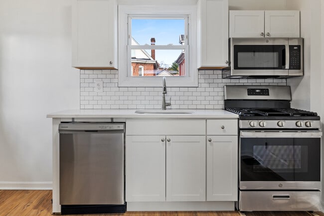 Building Photo - 607 Murray St