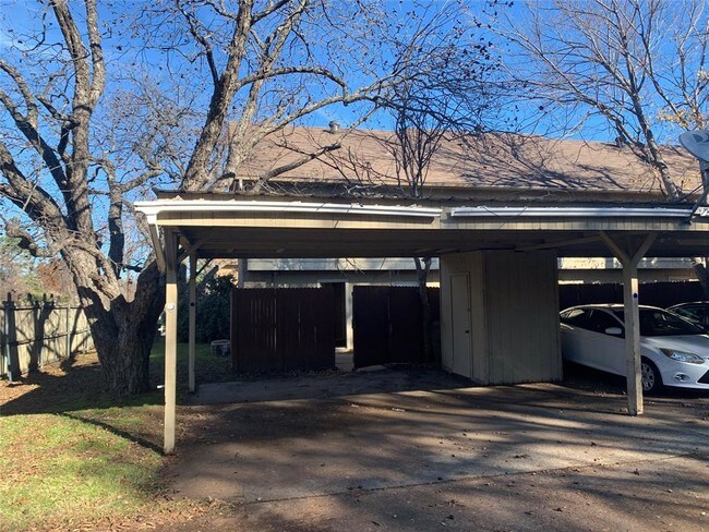 Building Photo - 2444 N Graham Dr