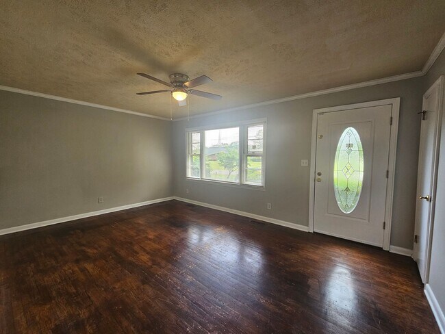 Foto del edificio - New Listing !!!