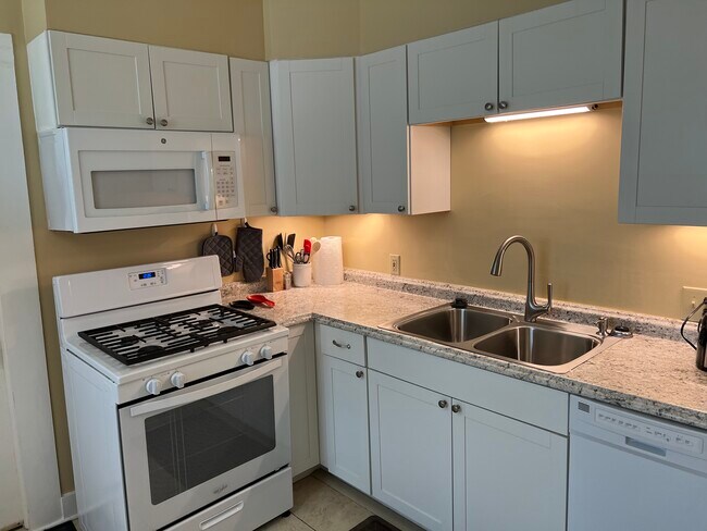 Foto del edificio - 105 Hillcrest St