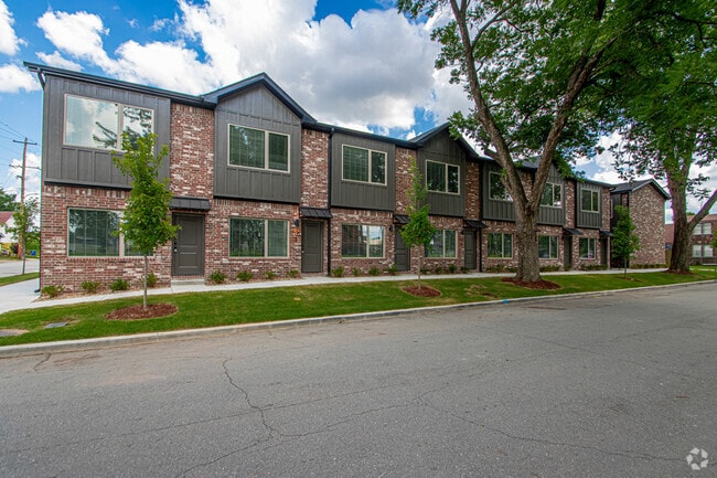 Building Photo - 716 N Olive St