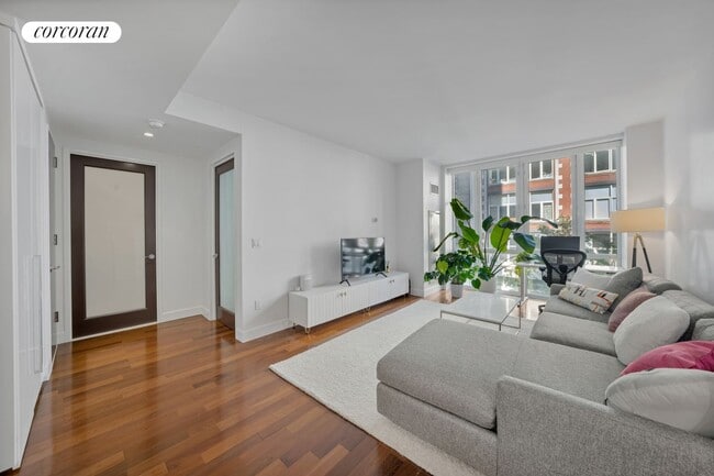Building Photo - 130 W 20th St