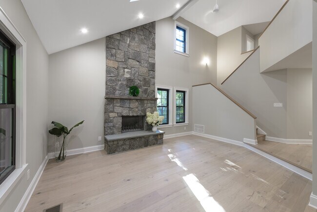 Building Photo - 29 Derby Ct
