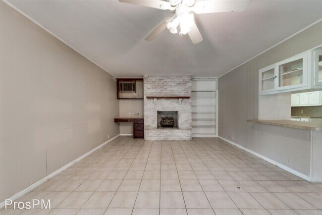 Foto del edificio - 3 br, 2 bath House - 1111 Elmwood Street