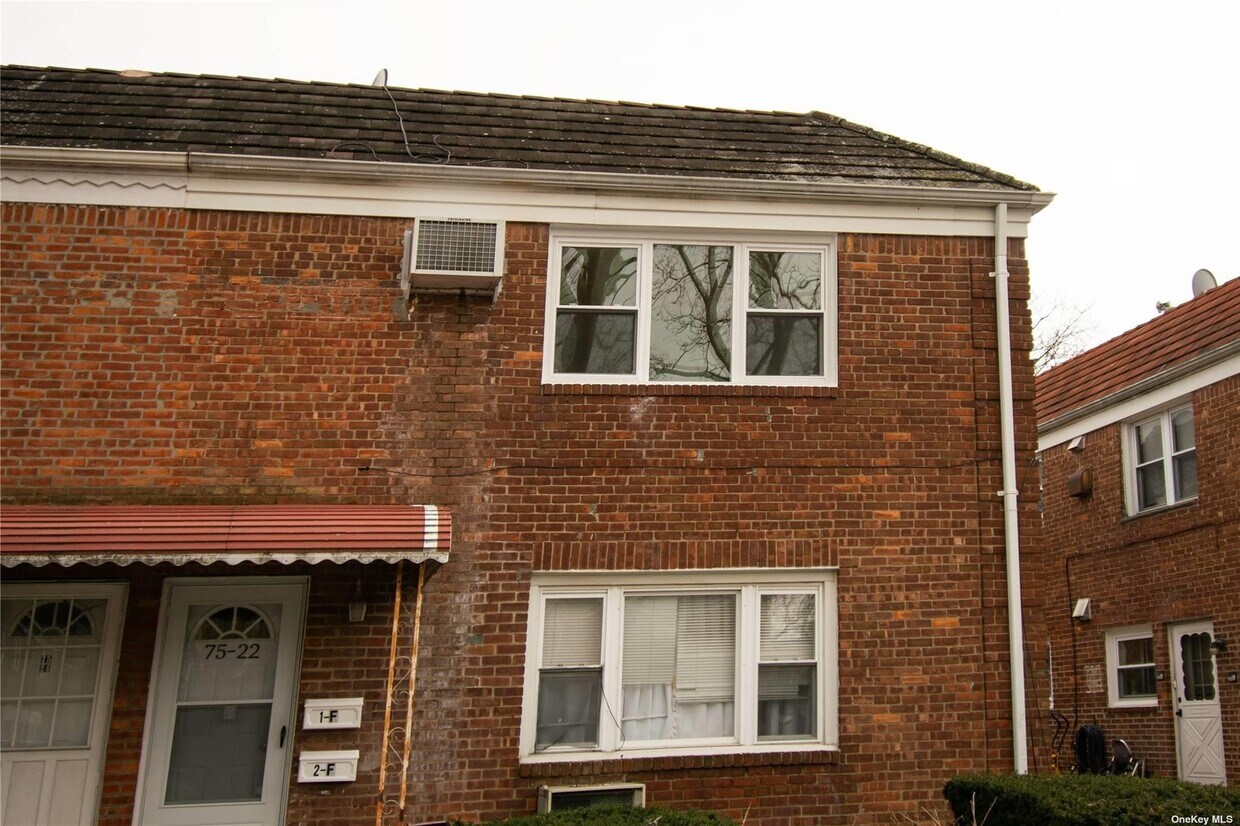Primary Photo - 75-22 197th St