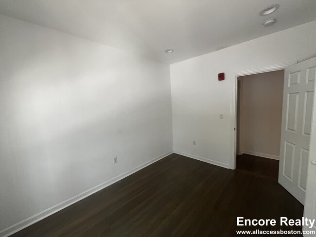 Building Photo - 121 Jersey St
