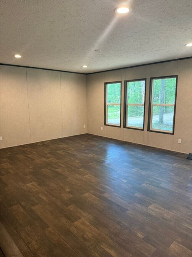 Foto del edificio - 656 Mountain View Rd