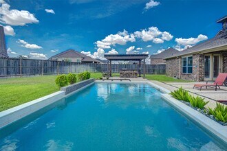 Building Photo - 25710 Oakwood Knoll Dr