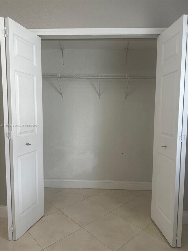 Foto del edificio - 19880 NW 78th Ave