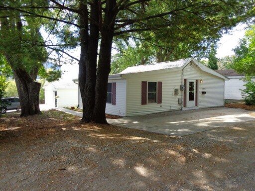 Primary Photo - 1856 J Ave NE