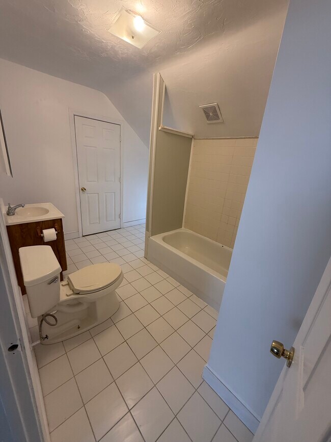 baño - 236 Mason St