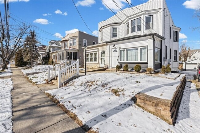 Building Photo - 515 Harrison Ave