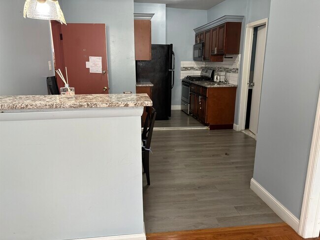 Foto del edificio - 33 Emerson Ave