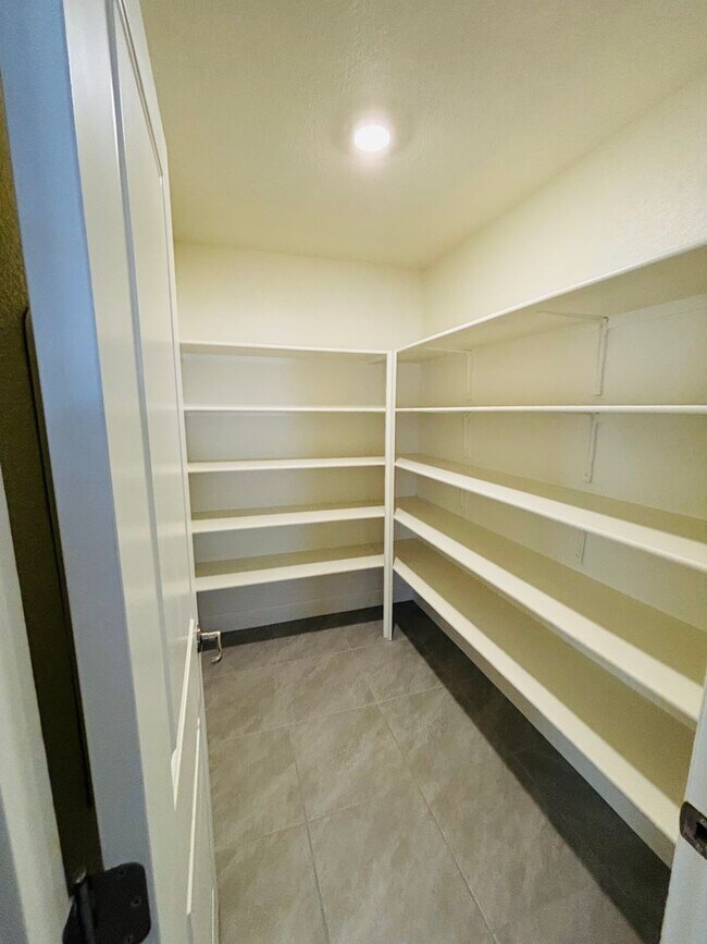 Foto del edificio - Brand New 4 Bedroom Home