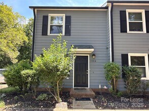 Building Photo - 1724 Village Lake Dr