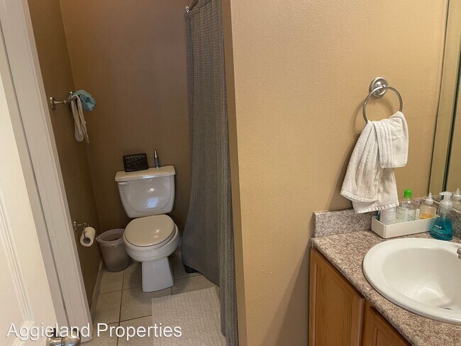 Building Photo - 2 br, 2 bath House - 801 Luther St W #1207