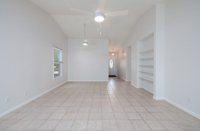 Building Photo - 1705 Maryus Ct