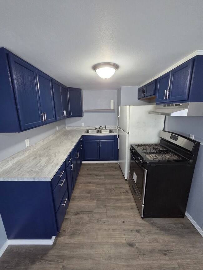 Building Photo - 220-226 East J St