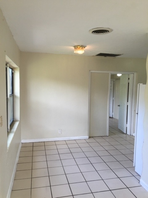 Building Photo - 3-2 House with Central air and carport !