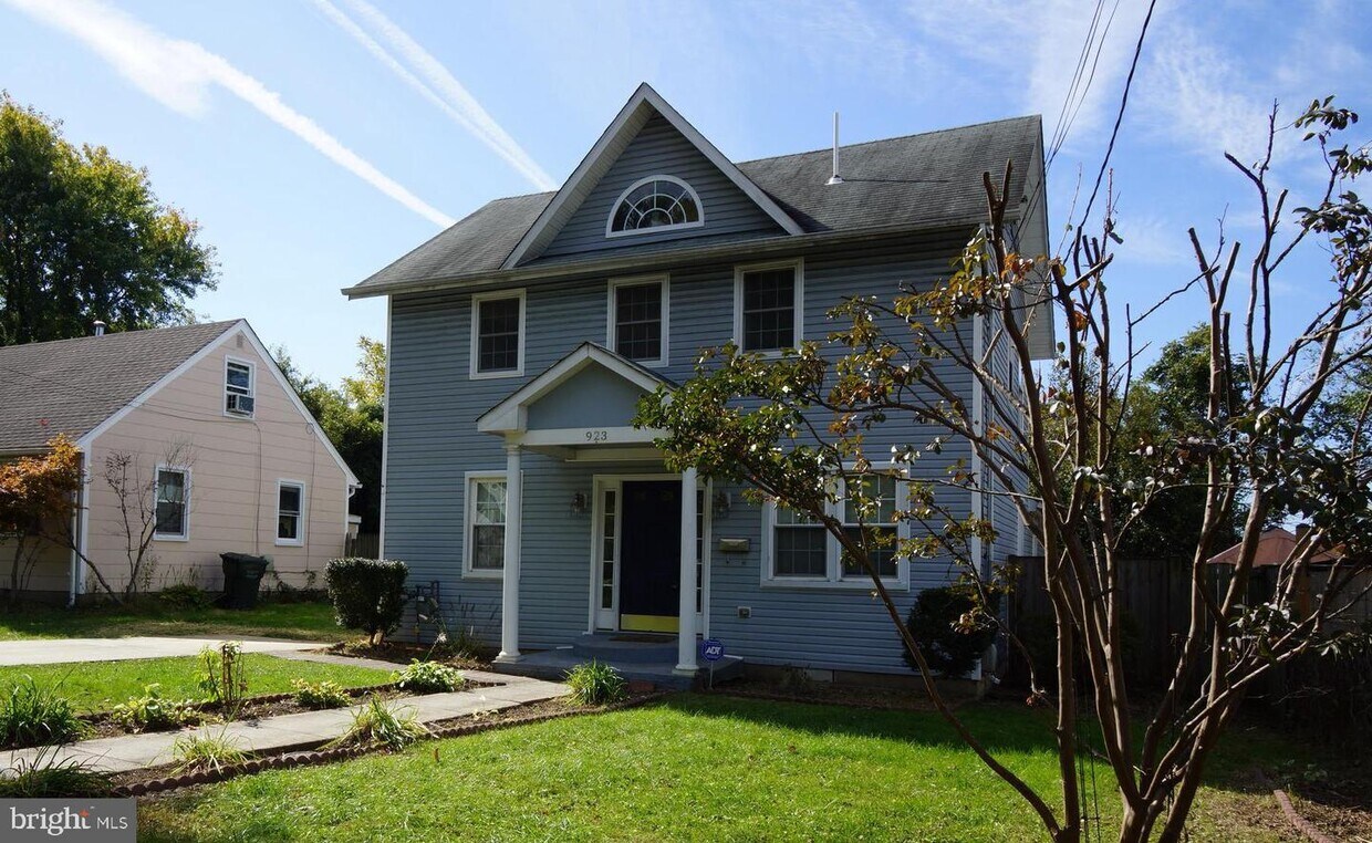 Primary Photo - 923 Lewis Ave