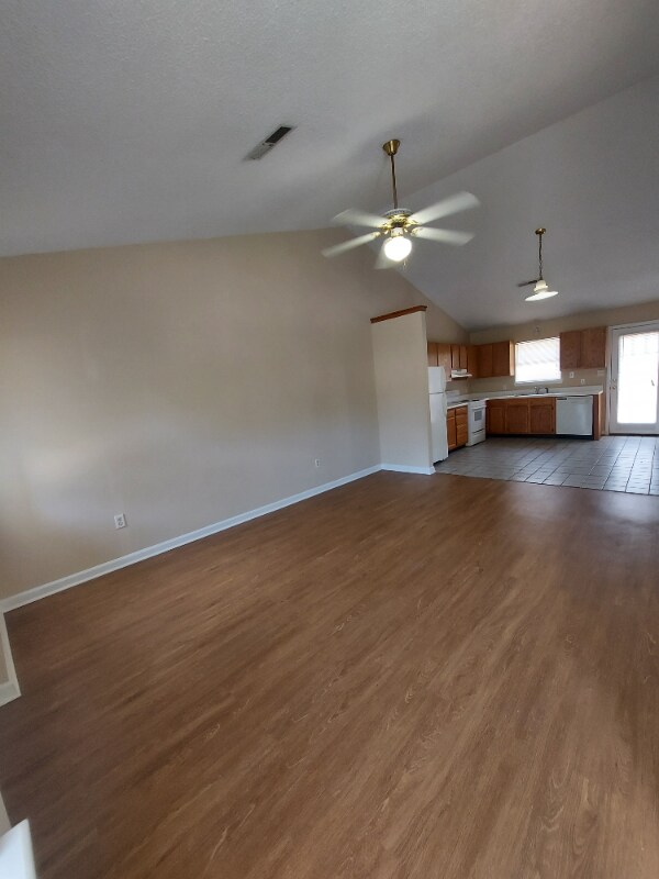 Foto del edificio - 212 Wyndham Cir