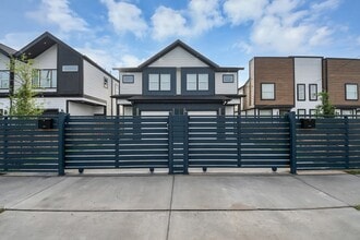 Building Photo - 8601 Amadwe St
