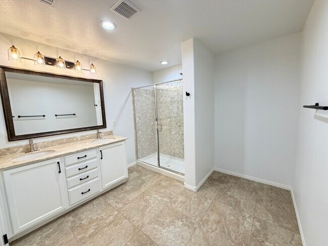 Foto del edificio - Carry Over Showing: This property has been shown before and will be rented to the first most qual...