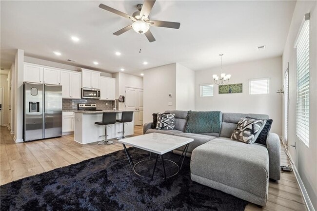 Building Photo - 4655 Fullerton Dr