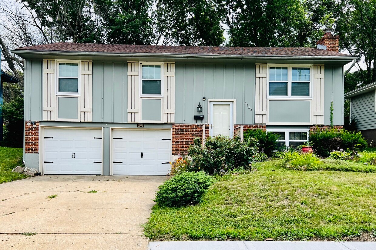 6803 E 140th Ter, Grandview, MO 64030 House Rental in Grandview, MO