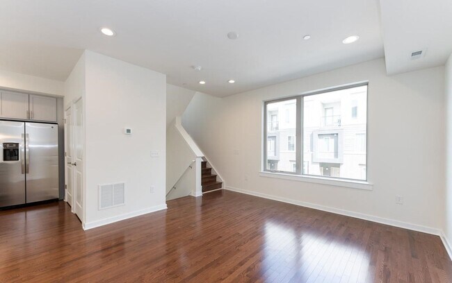 Foto del edificio - Luxurious 3-Bedroom Townhouse with Roofdeck and Parking in Fishtown! Available NOW!