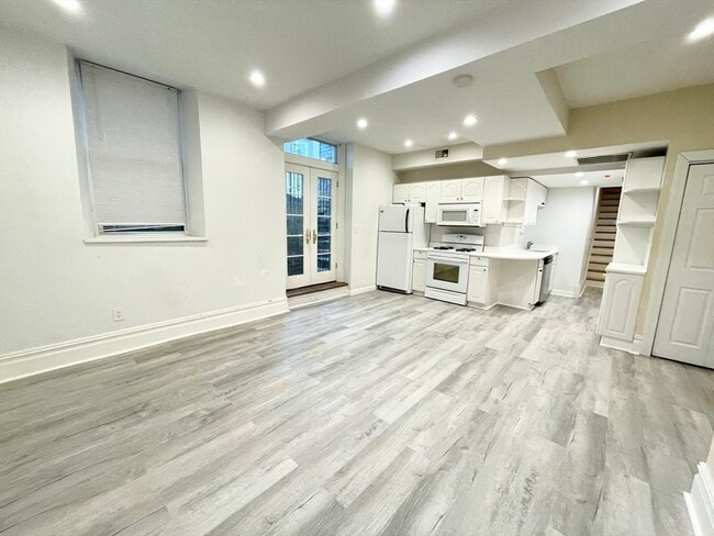 Building Photo - 89 Cedar St